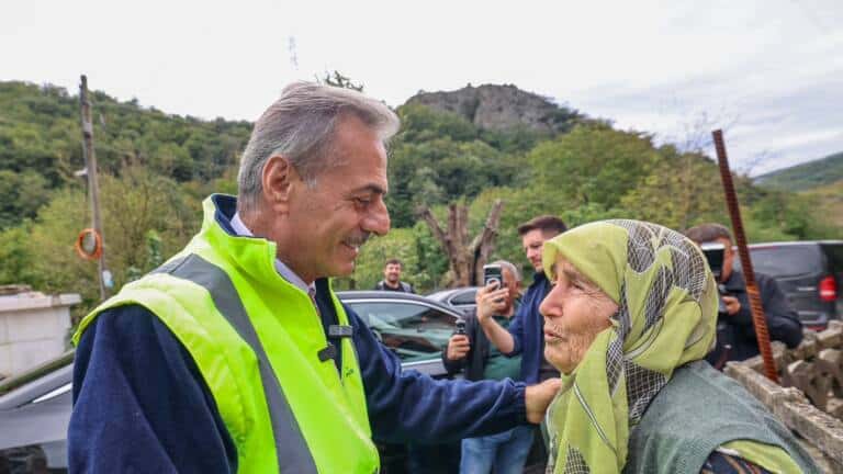 Başkan Alemdar Geyve’deki sel hasarını yerinde inceledi
