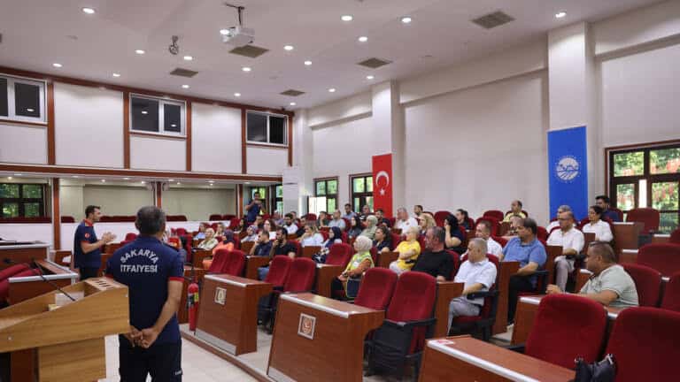 Büyükşehir çalışanlarına yangına karşı uygulamalı eğitim
