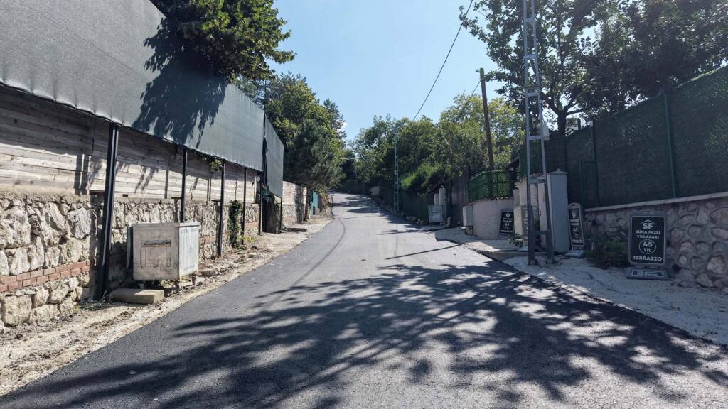 Büyükşehir Sapanca’da asfalt çalışmalarını sürdürüyor: Memnuniye’den sonra İlmiye’de yollar yeni yüzüne kavuşuyor