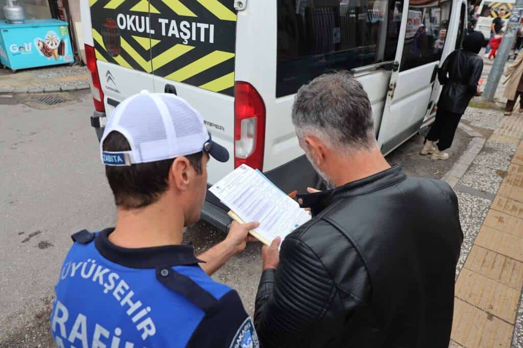 Büyükşehir Zabıtası Okul Servislerini Denetledi