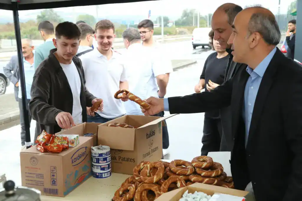Hendek Belediyesi Üniversite Öğrencilerini Karşıladı