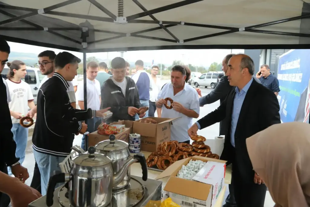 Hendek Belediyesi Üniversite Öğrencilerini Karşıladı