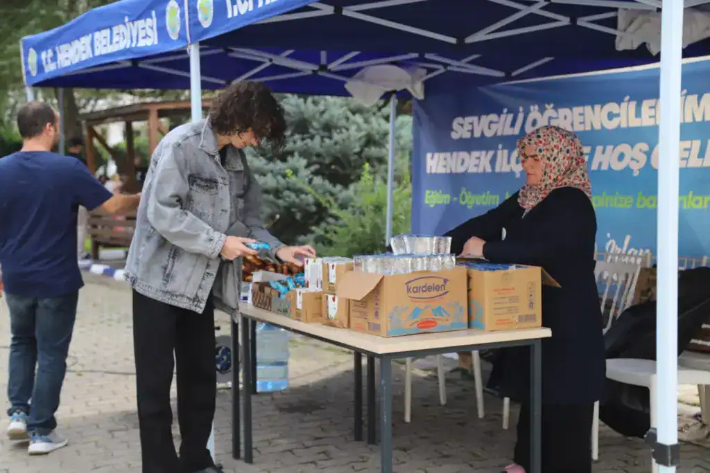 Hendek Belediyesi Üniversite Öğrencilerini Karşıladı