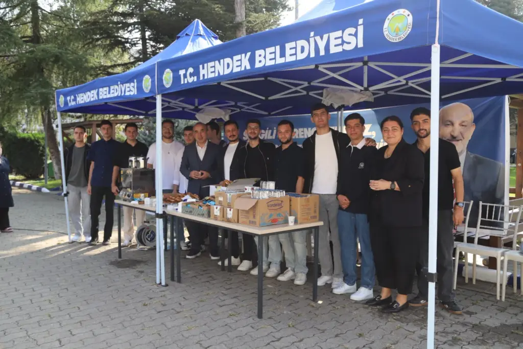 Hendek Belediyesi Üniversite Öğrencilerini Karşıladı