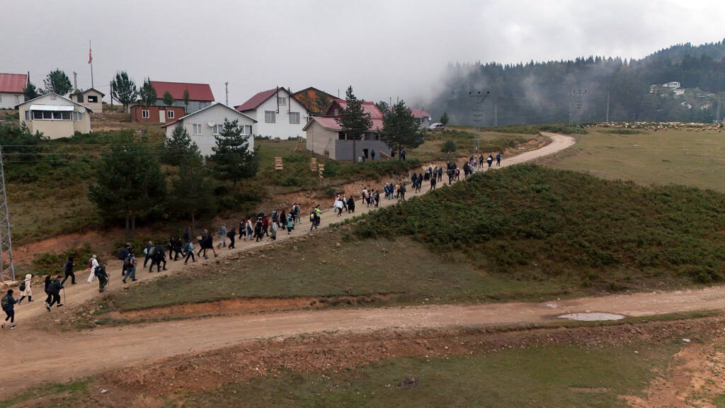 Hendek Yaylalarında Sonbahar Doğa Yürüyüşleri Devam Ediyor