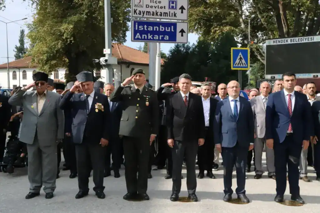 Hendek’te 19 Eylül Gaziler Günü Törenle Kutlandı