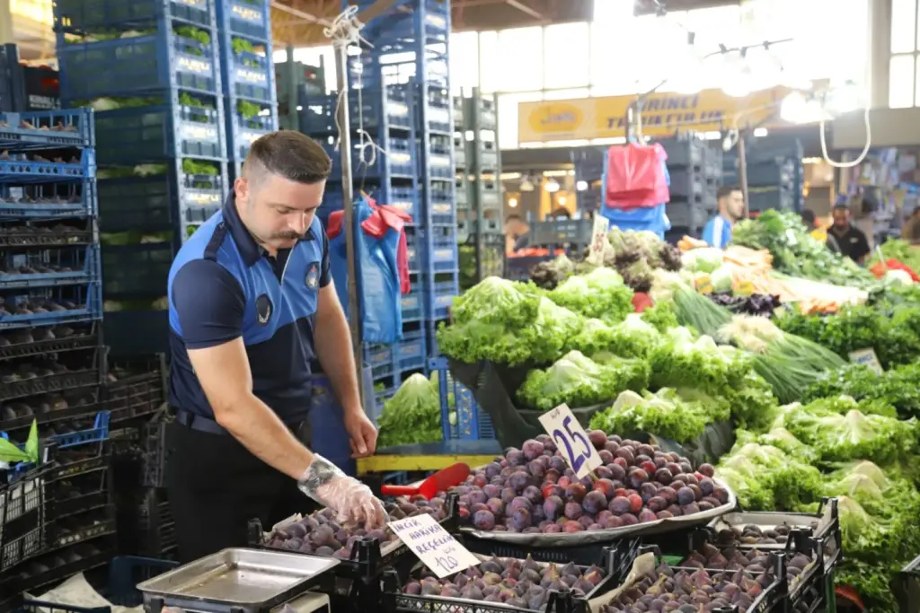 Hendek’te Pazar Yerinde Denetimler Devam Ediyor