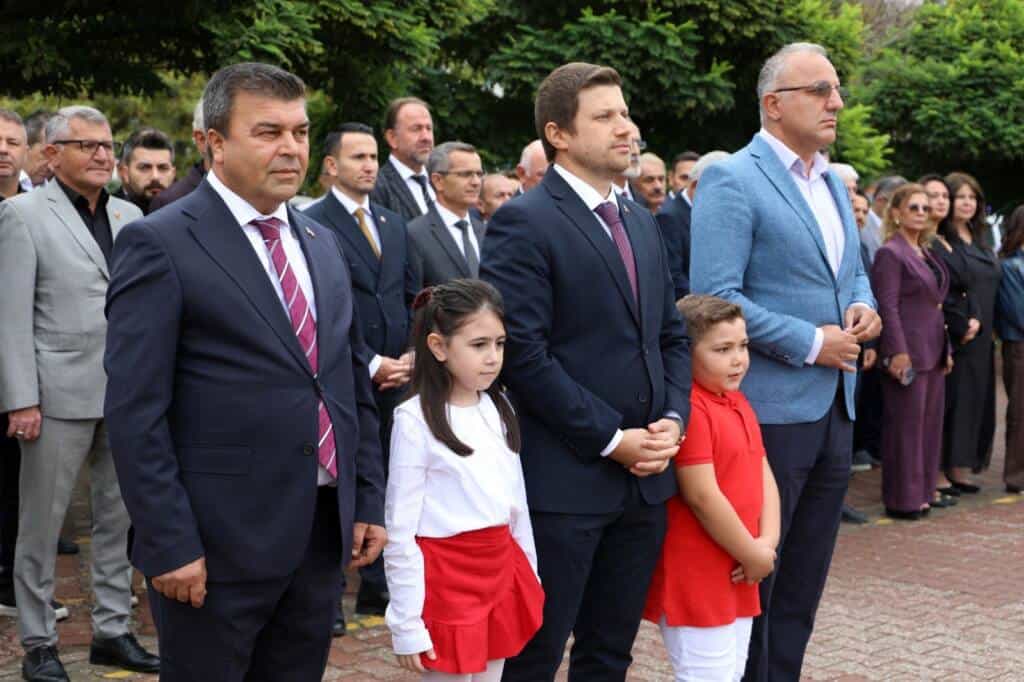 İlköğretim Haftası Çelenk Sunma Töreni Yapıldı