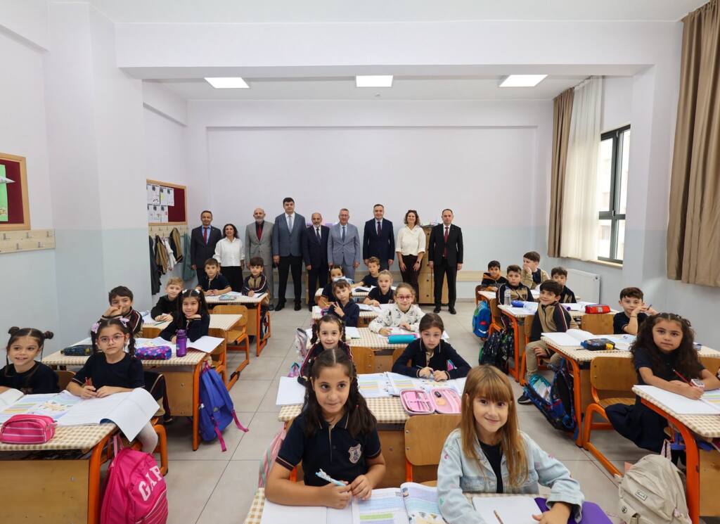 Kaymakam ve Başkan Atatürk İlkokulunu Ziyaret Etti