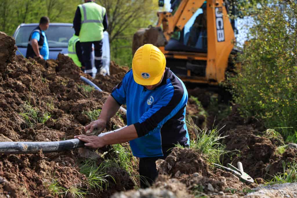 Kaynarca’nın Topçu Mahallesi’nde 4 kilometrelik içme suyu hattı yenilendi, şebekenin kapasitesi artırıldı
