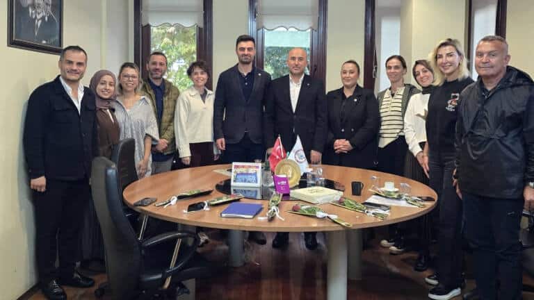 MHP Adapazarı İlçe Teşkilatı Eczacıların Sorunlarını Dinledi