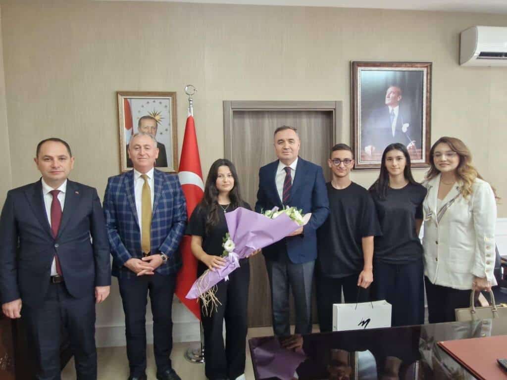 Mithatpaşa Anadolu Lisesi Öğrencilerinden Kaymakam Ziyareti