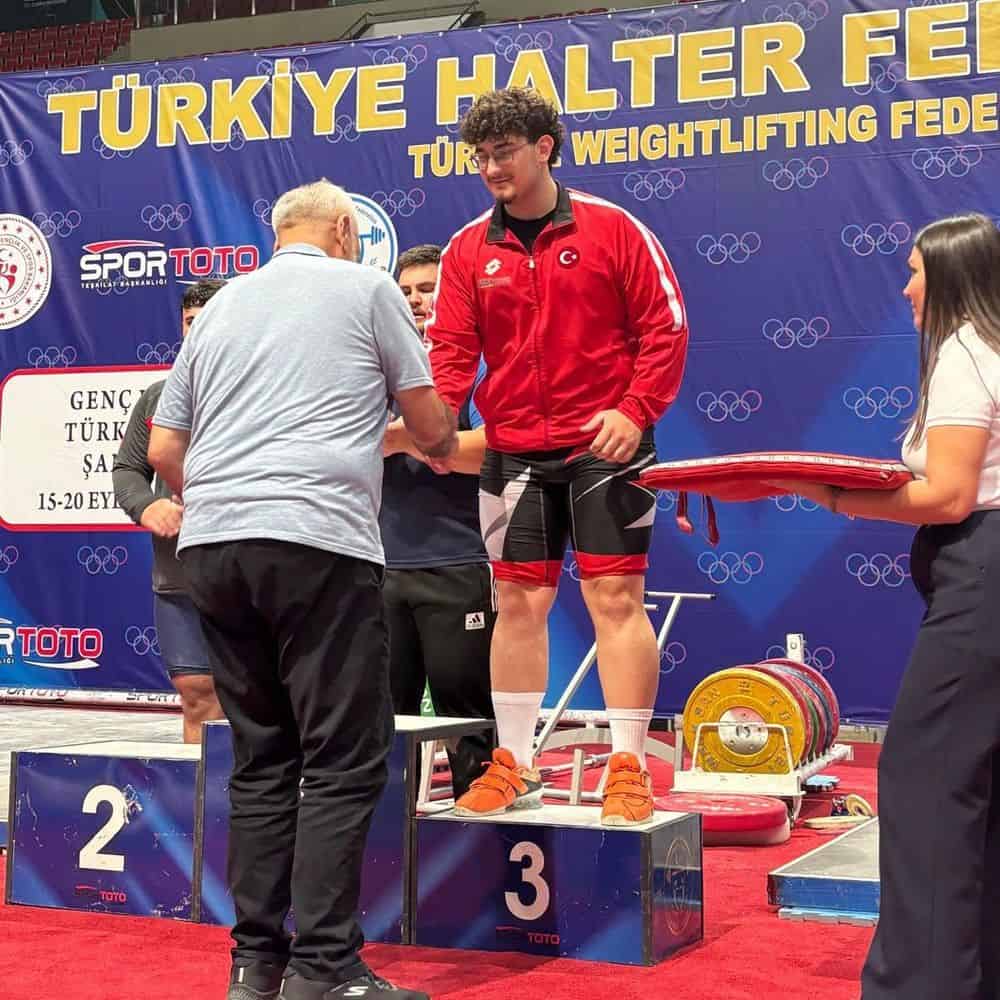 Ömer Gürmeriç Türkiye Halter Şampiyonasında Üçüncü Oldu
