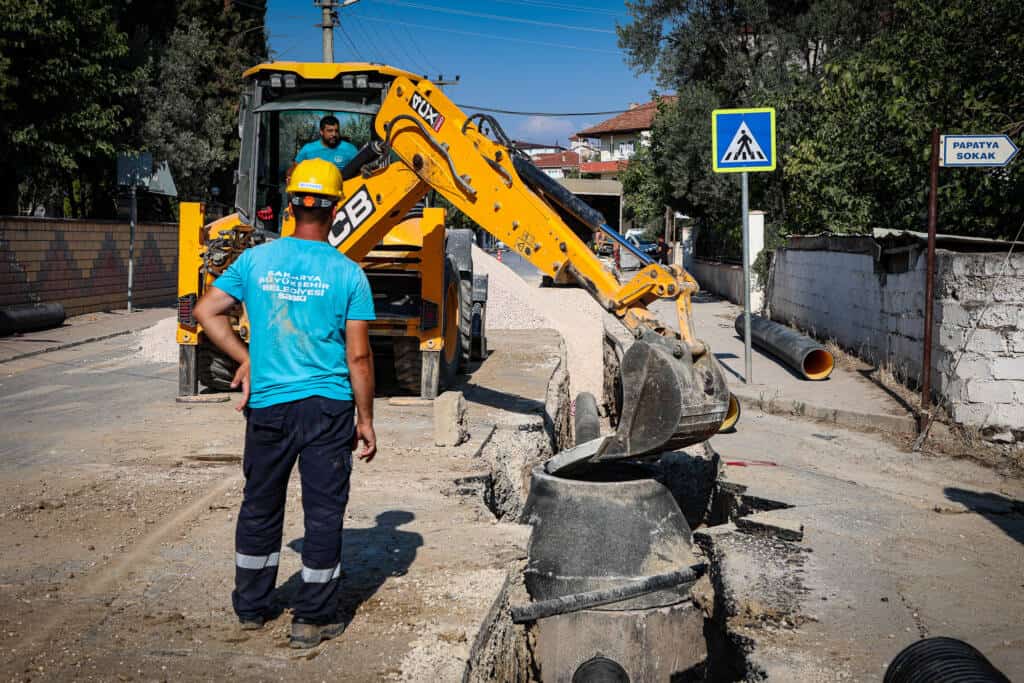 Pamukova Ankara Caddesi’nin yağmursuyu altyapısı yenileniyor