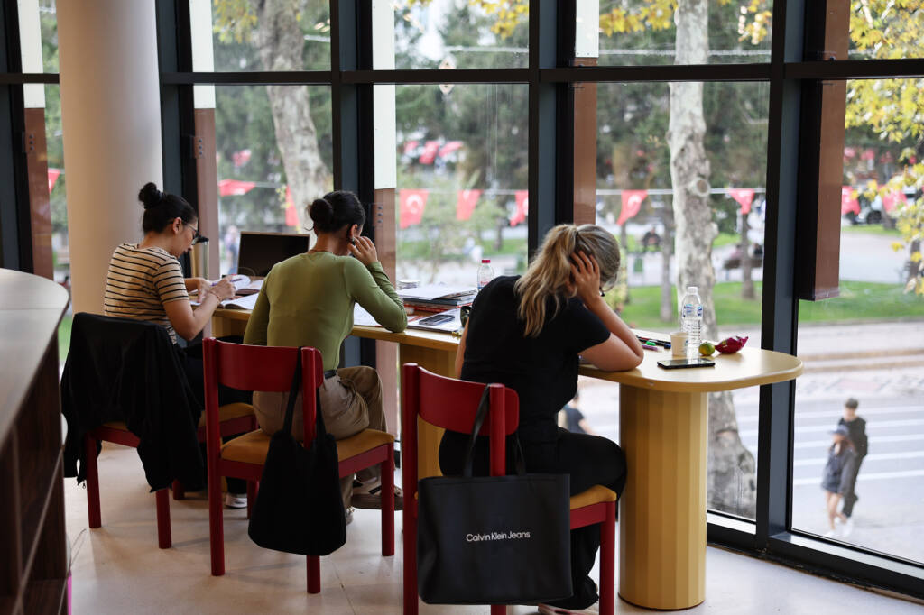 Sakarya AKM gençlerin yeni buluşma noktası oldu