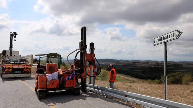 Sakarya’da 16 ilçede 25 kilometrelik oto korkuluk çalışması
