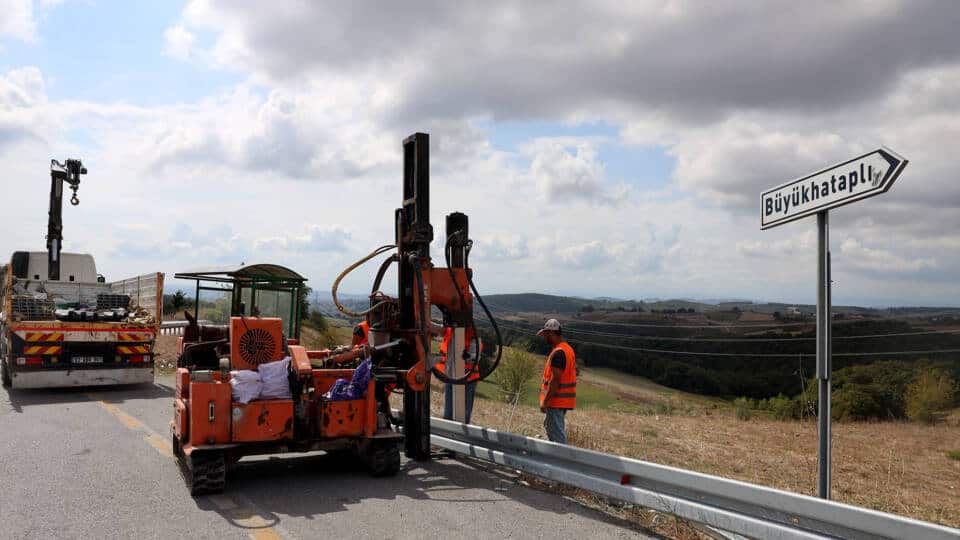 Sakarya’da 16 ilçede 25 kilometrelik oto korkuluk çalışması
