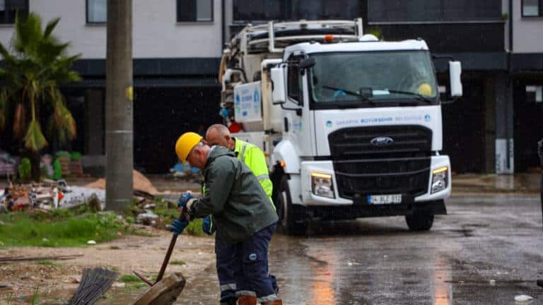 Sakarya’da 30 Saat Süren Sağanak Çalışmaları Sürüyor