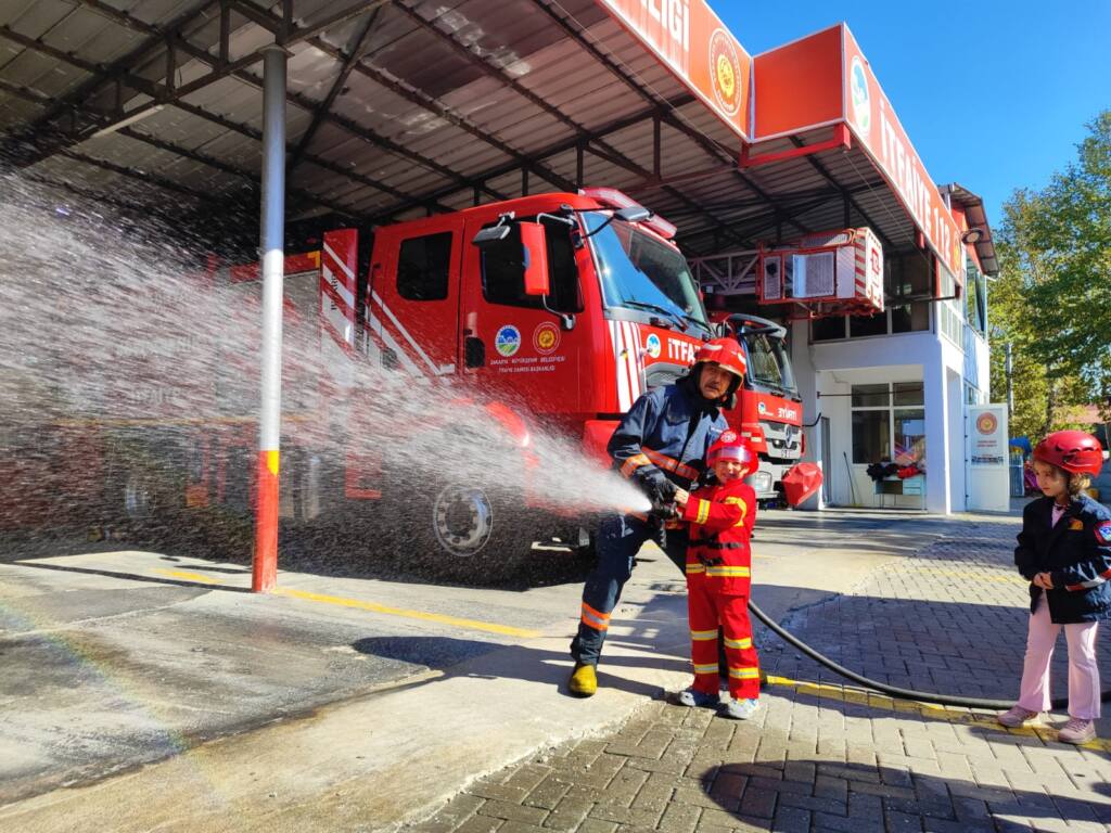 Sakarya’da Miniklere Afet ve İtfaiye Eğitimi Verildi