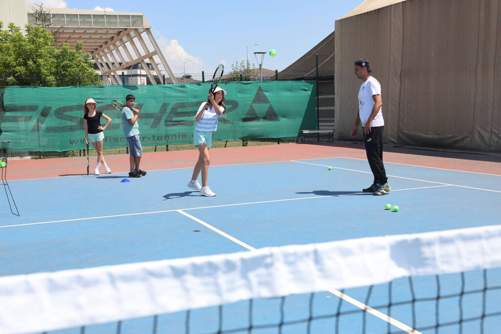 Sakarya’da Sonbahar Tenis Kursu Kayıtları Başladı