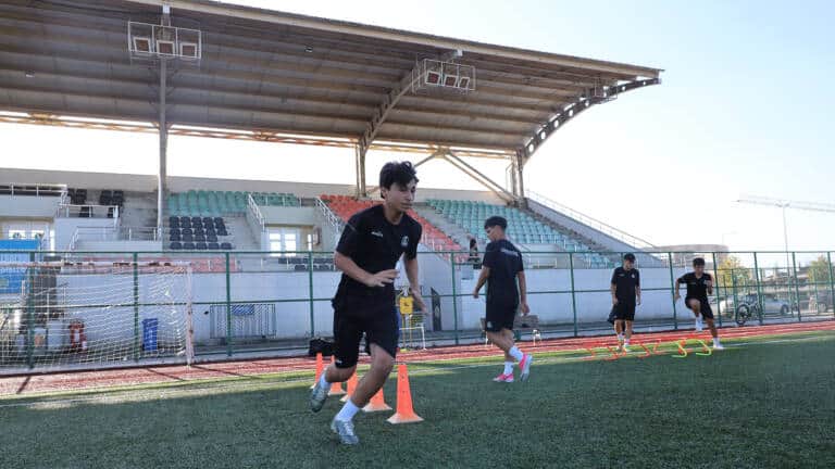 Sakaryaspor Futbol Akademisi 250 Genç Sporcuya Eğitim Veriyor