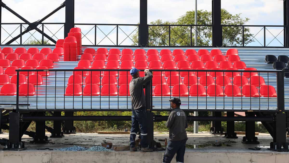 Sapanca Kurtköy Futbol Sahasında Tribün Montajı Sürüyor