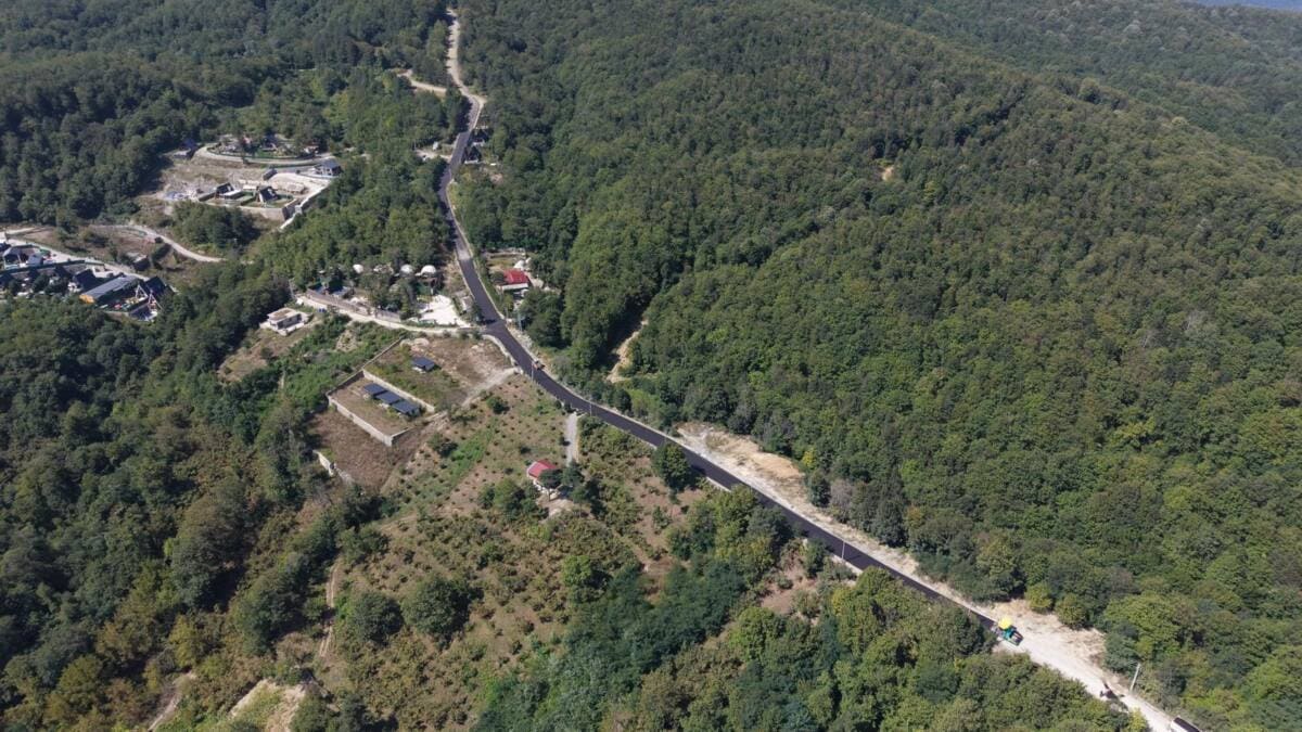 Sapanca’da Memnuniye Mahallesi Asfaltlanıyor