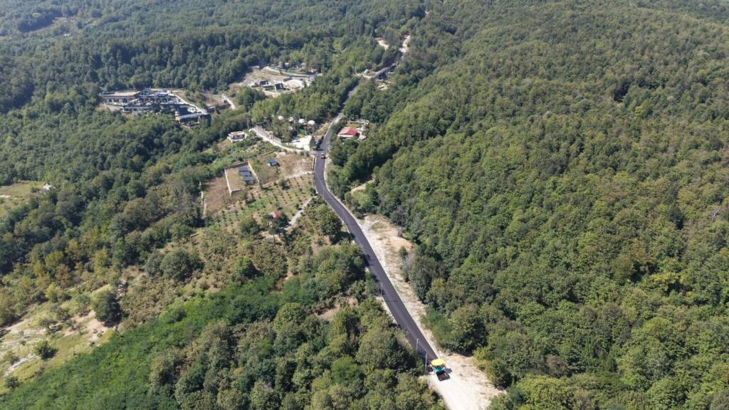 Sapanca’da Memnuniye Mahallesi Asfaltlanıyor