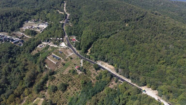 Sapanca’da Memnuniye Mahallesi Asfaltlanıyor