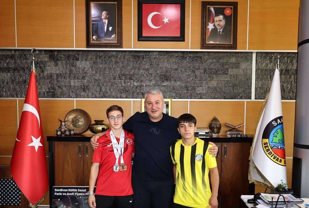 Serdivan Belediye Başkanı Başarılı Sporcuları Ödüllendirdi