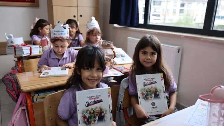Serdivan Belediyesi Öğrencilerin Kırtasiye İhtiyaçlarını Karşılıyor