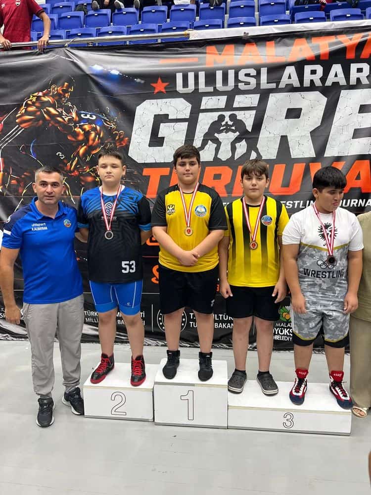 Serdivan Güreş Takımı Malatya’da Uluslararası Dereceler Aldı