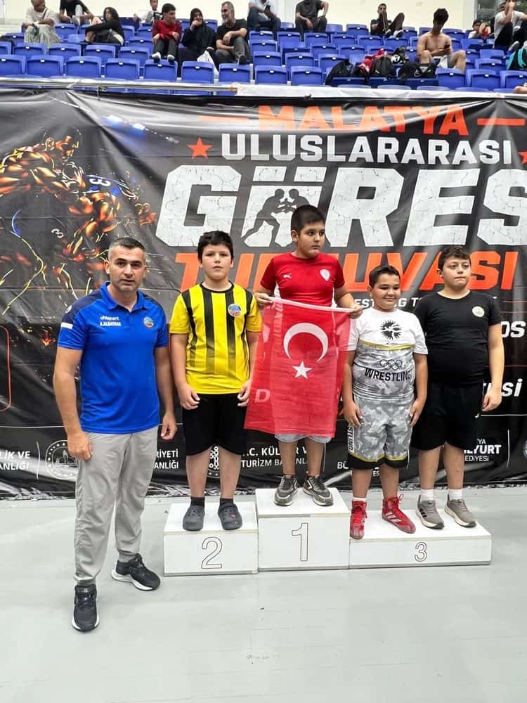 Serdivan Güreş Takımı Malatya’da Uluslararası Dereceler Aldı