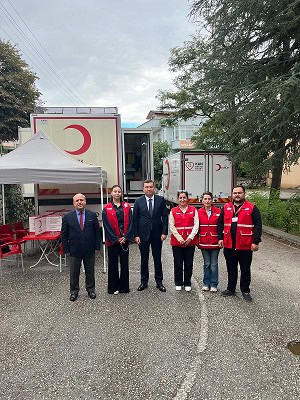 Serdivan Kaymakamlığı Önünde Kan Bağışı Kampanyası Düzenlendi