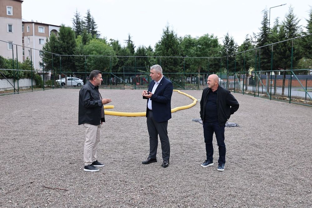 Serdivan’a 9 Yeni Sentetik Futbol Sahası Yapılıyor