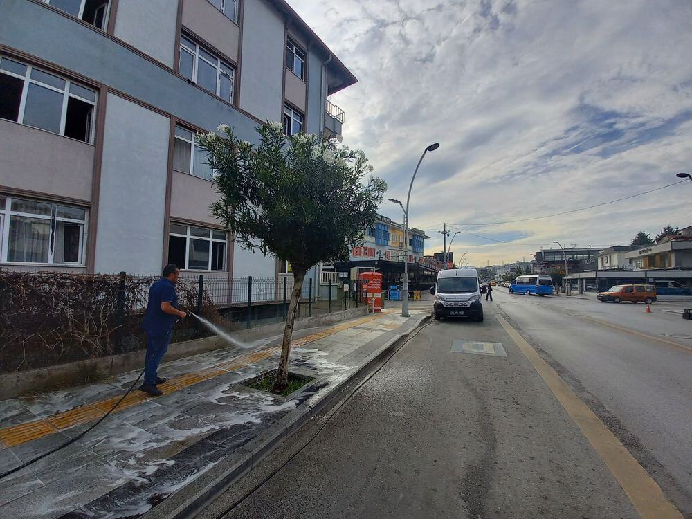 Serdivan’da Cadde ve Sokaklar Düzenli Temizleniyor