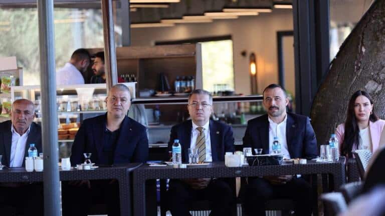 Serdivan’da Kentsel Dönüşüm Çalışmaları Sektörle Paylaşıldı