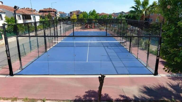 Serdivan’da Tenis Kortu Yenileniyor ve Padel Sahası Yapılıyor