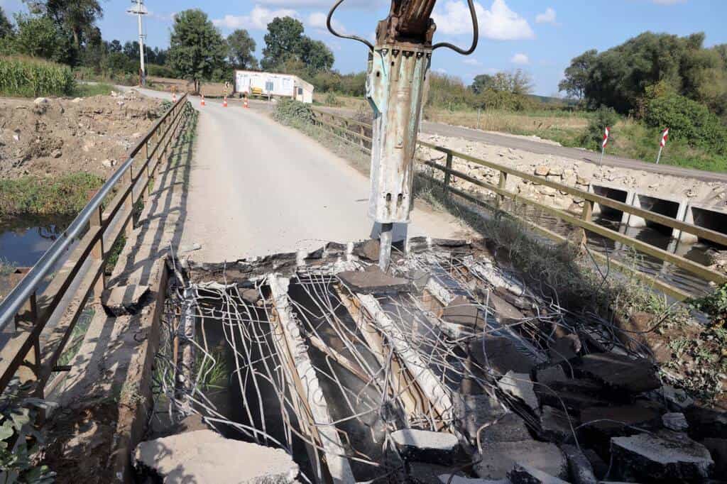 Söğütlü Beşdeğirmen Köprüsü Yenileniyor