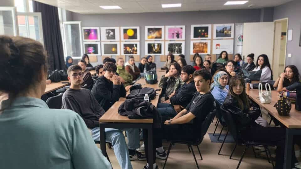 SUBÜ öğrencileri Hem iş dünyasındalar hem de üniversitede