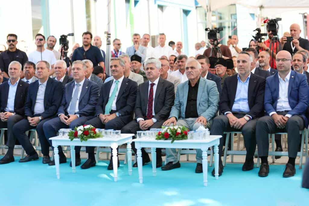 Vali Doğan, Arifiye Yüzme Havuzu ve Gençlik Merkezi’nin Tanıtım Törenine Katıldı