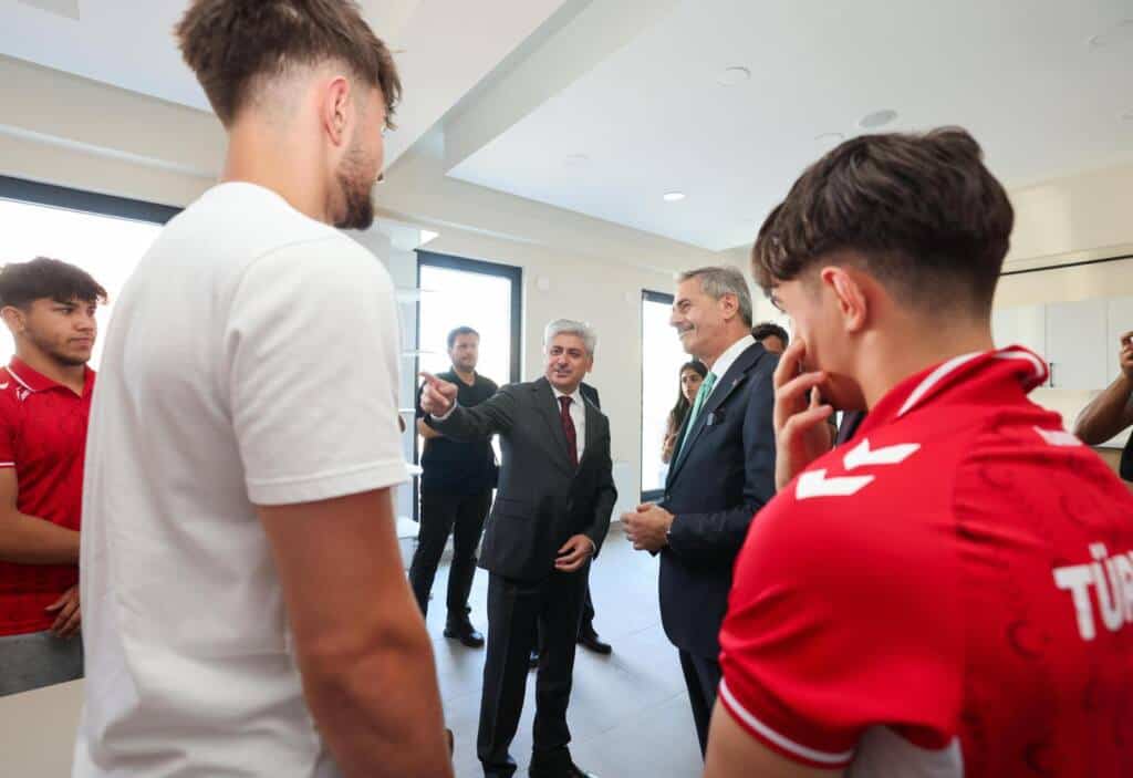 Vali Doğan, Arifiye Yüzme Havuzu ve Gençlik Merkezi’nin Tanıtım Törenine Katıldı