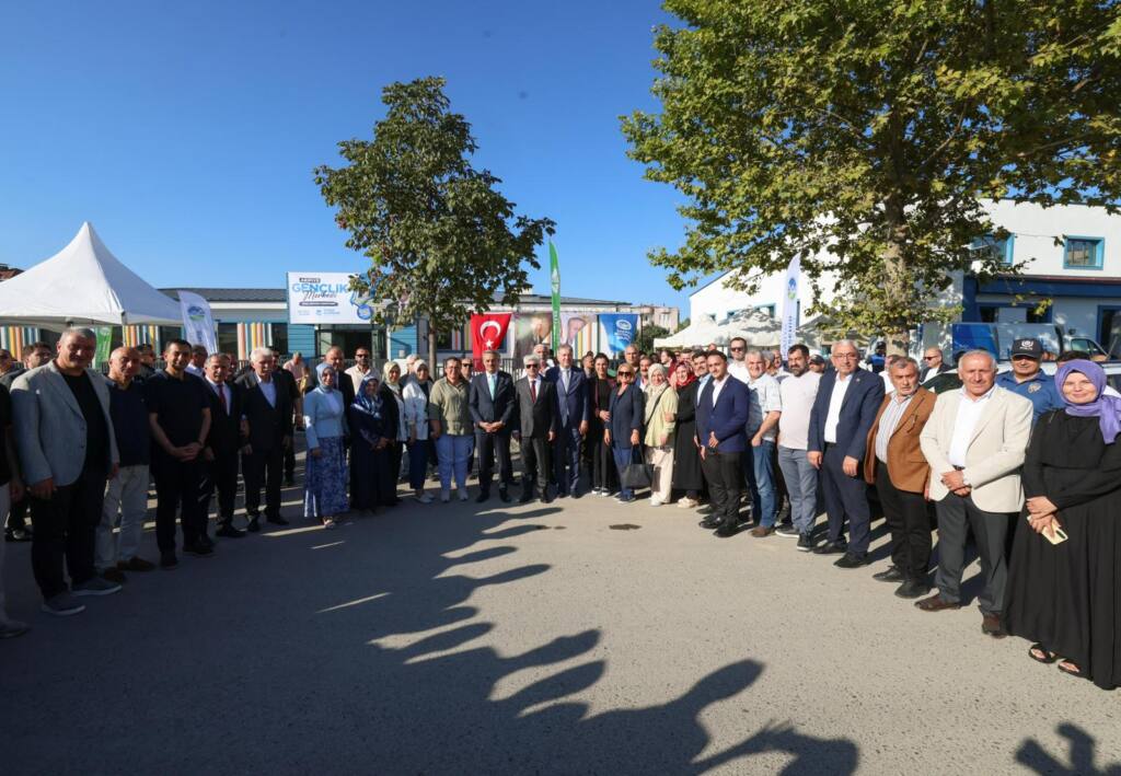Vali Doğan, Arifiye Yüzme Havuzu ve Gençlik Merkezi’nin Tanıtım Törenine Katıldı