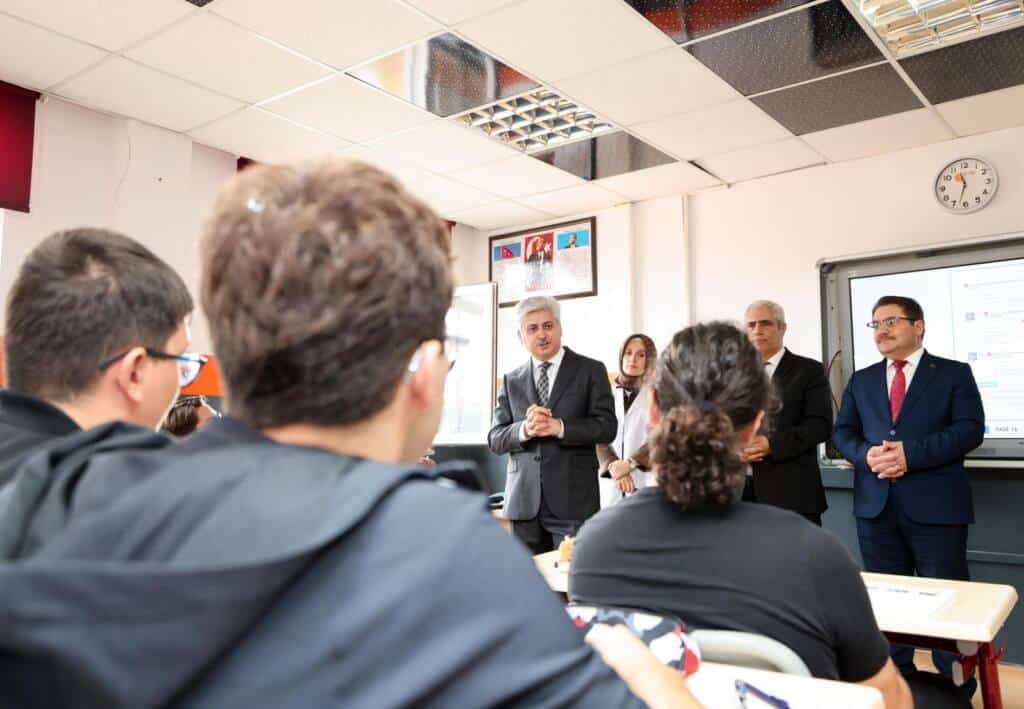 Vali Doğan Cevat Ayhan Fen Lisesi’ni Ziyaret Etti