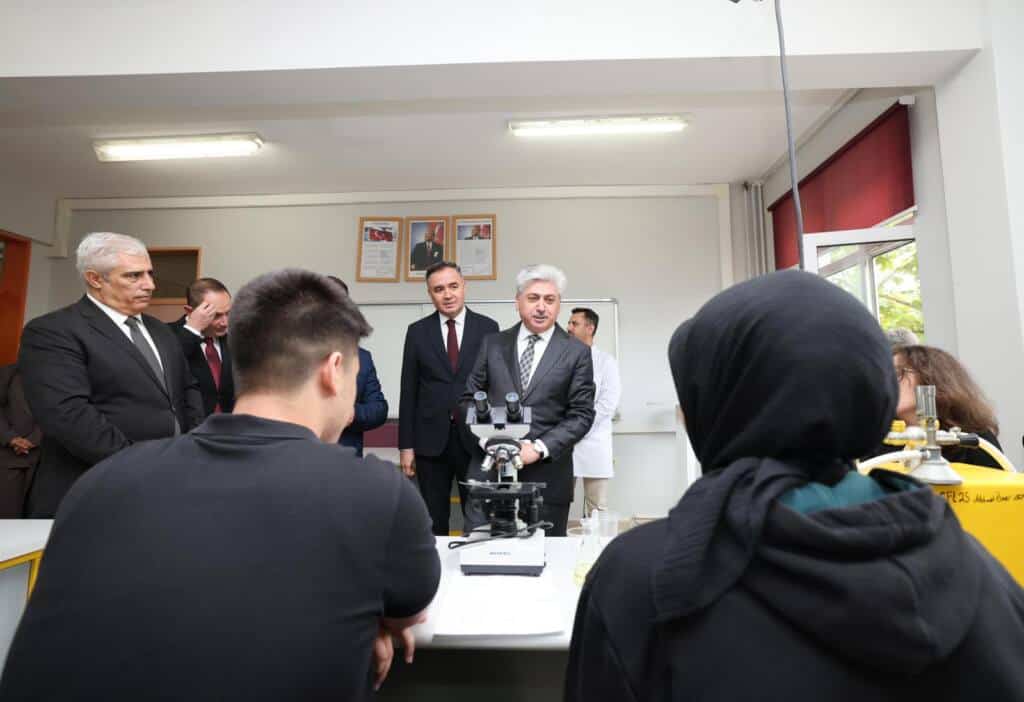Vali Doğan Cevat Ayhan Fen Lisesi’ni Ziyaret Etti