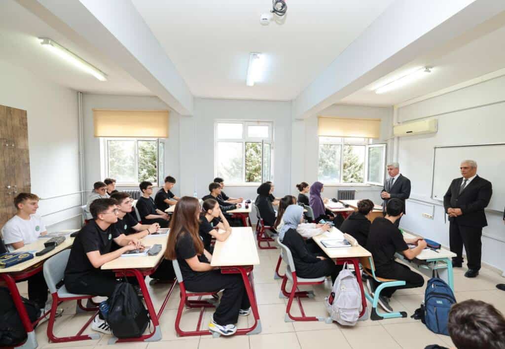 Vali Doğan Cevat Ayhan Fen Lisesi’ni Ziyaret Etti