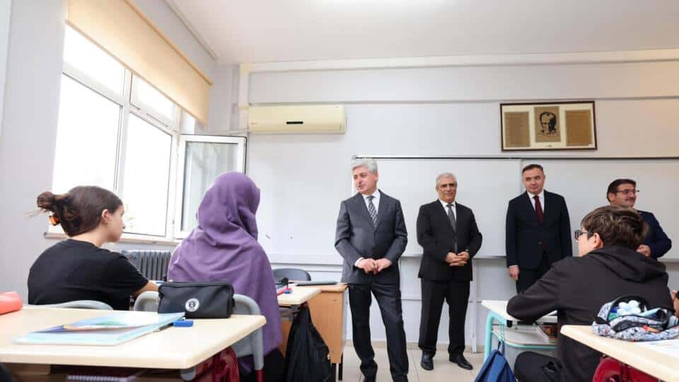 Vali Doğan Cevat Ayhan Fen Lisesi’ni Ziyaret Etti