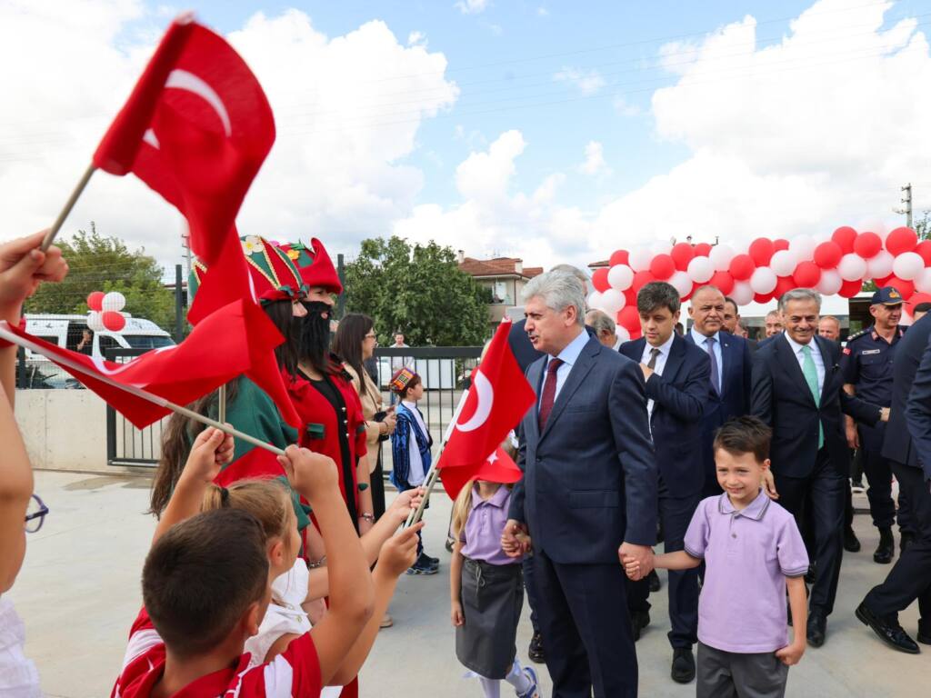 Vali Doğan İlköğretim Haftası Programına Katıldı