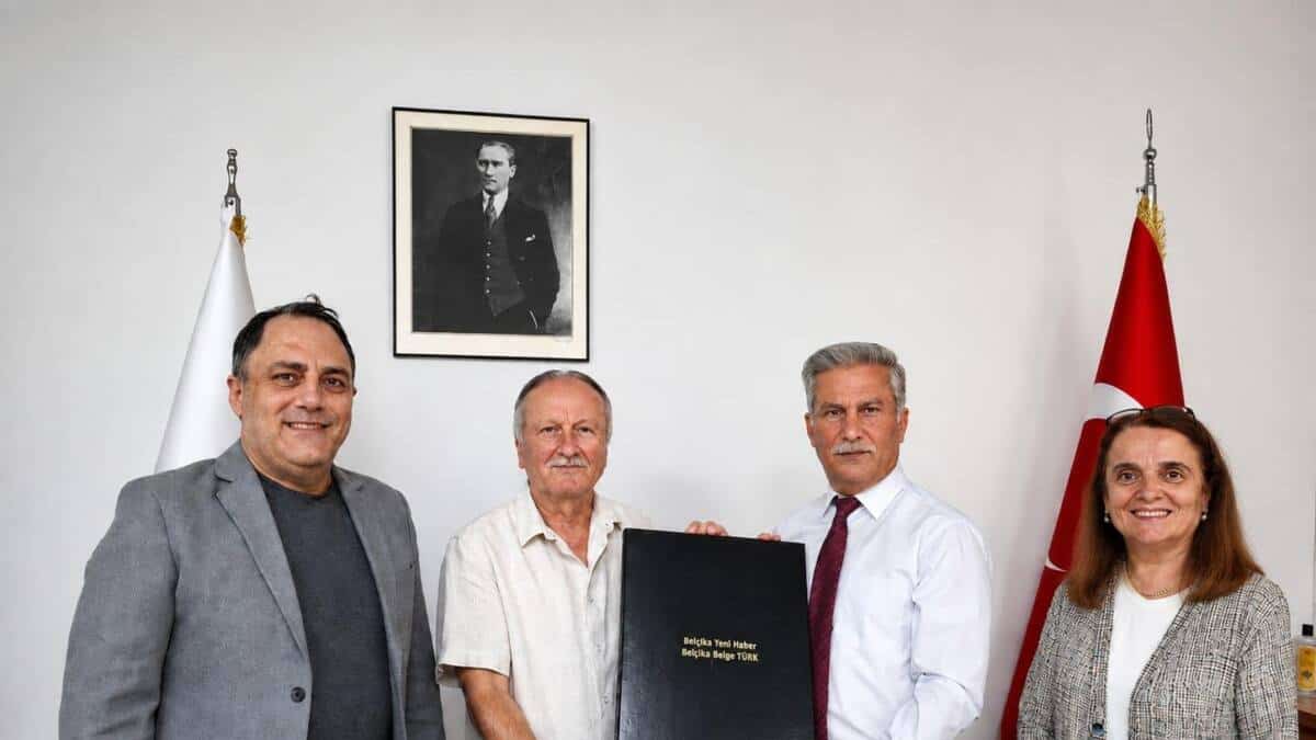 Yusuf Cinal Gazete Arşivini Sakarya Üniversitesine Bağışladı