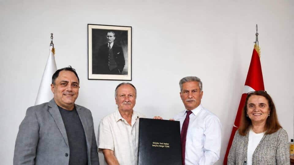 Yusuf Cinal Gazete Arşivini Sakarya Üniversitesine Bağışladı